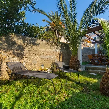 Peaceful Oasis Apartment Makarska